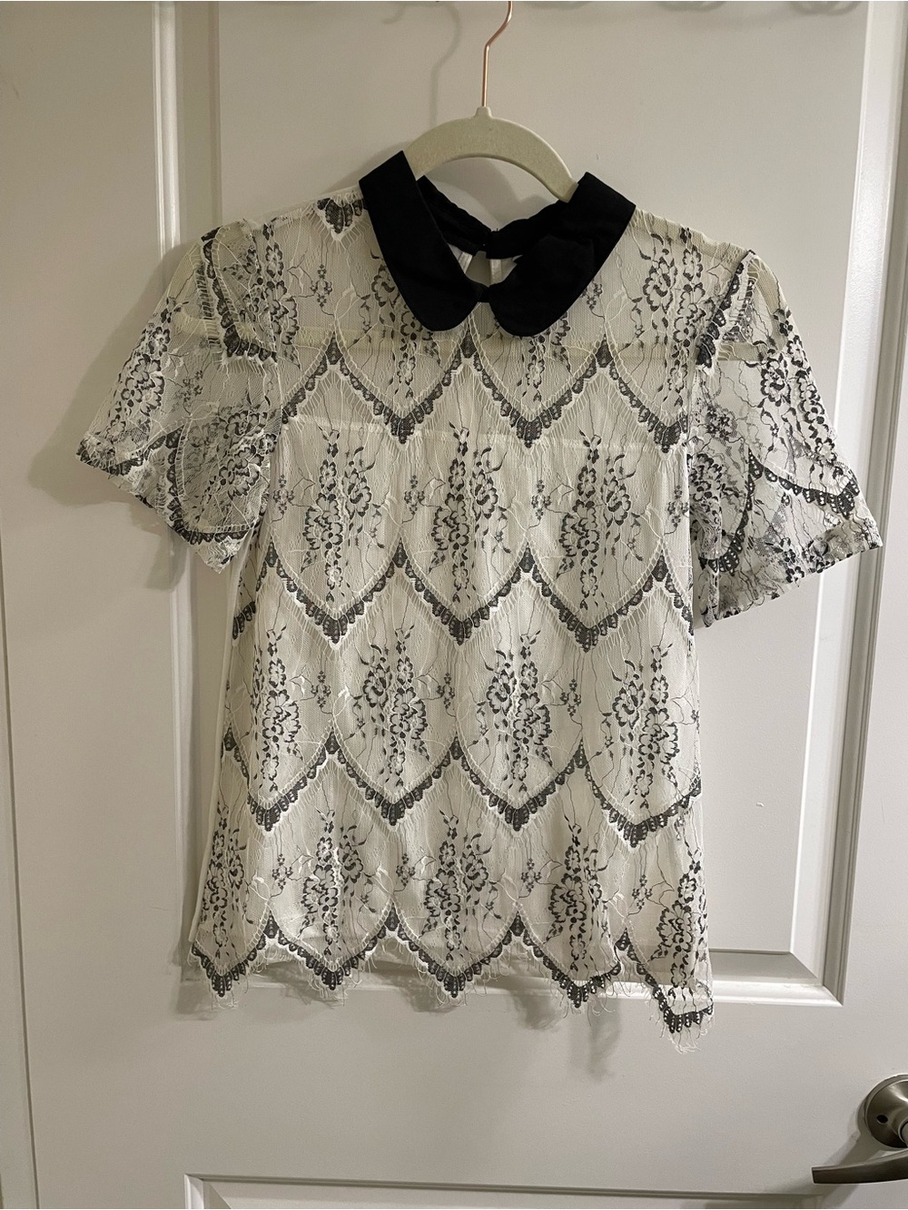 Dorothy Perkins White Lace Short Sleeve Top with Black Peter Pan Collar
